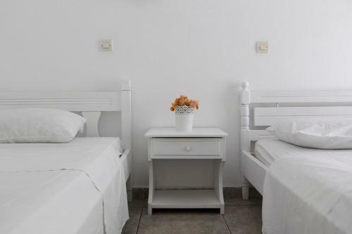 Armadoros Hotel / Ios Backpackers