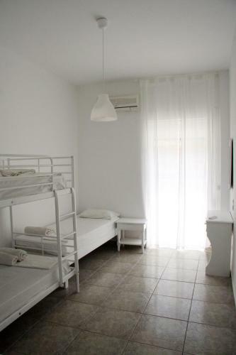 Armadoros Hotel / Ios Backpackers