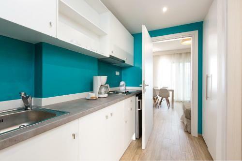 Golden Coast Seaside Apartments