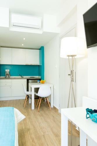 Golden Coast Seaside Apartments