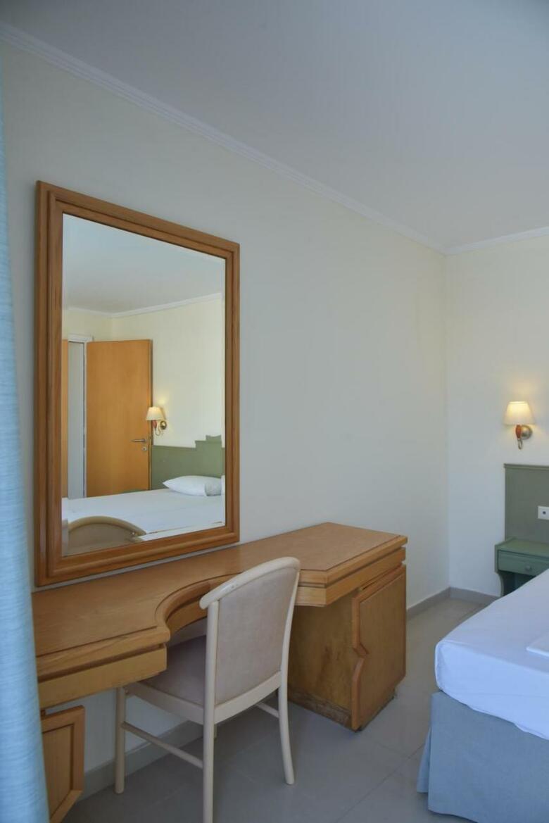 Aparthotel Bristol Sea View Apartments
