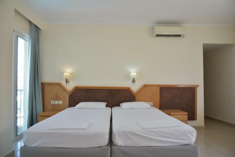 Aparthotel Bristol Sea View Apartments