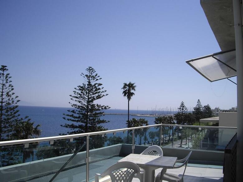 Aparthotel Bristol Sea View Apartments