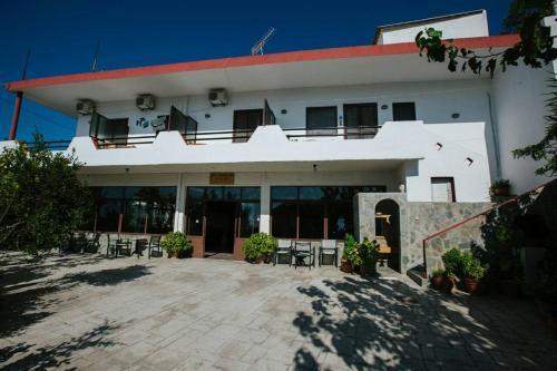 Hostal Archontika Apartments