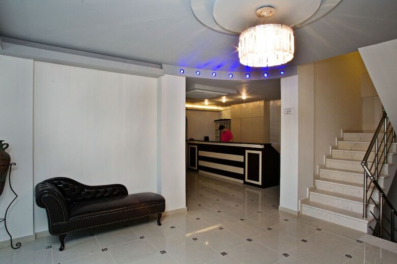 Rg Status Hotel