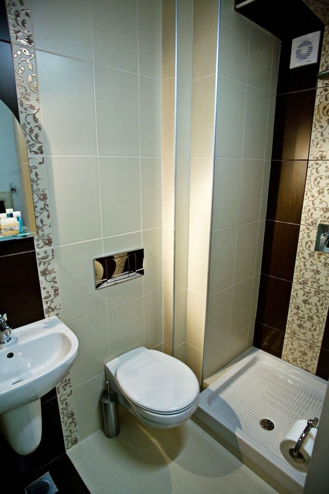 Rg Status Hotel