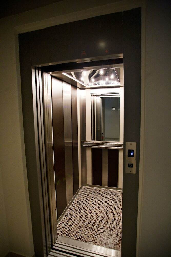Rg Status Hotel