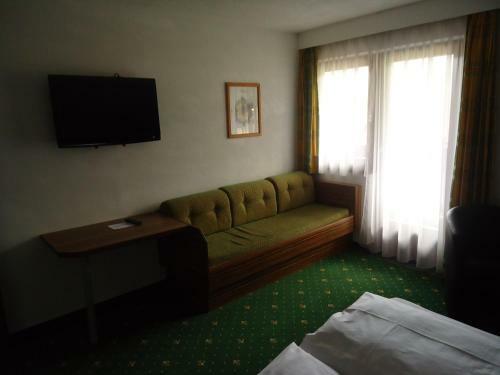 Hotel Dorfgasthof Schl�sslstube***