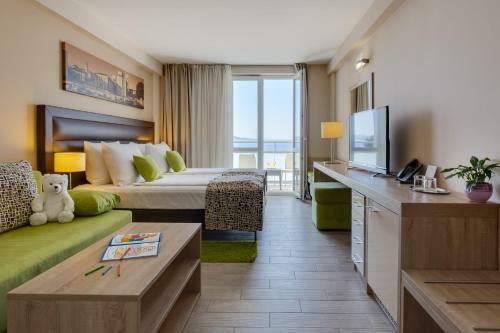 Hotel Pinija Petrecane