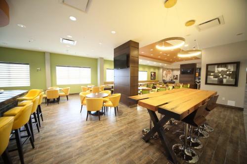 Hotel Wyndham Garden Edmonton Airport