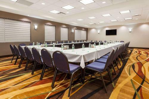 Hotel Wyndham Garden Edmonton Airport