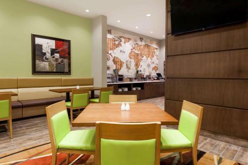 Hotel Wyndham Garden Edmonton Airport