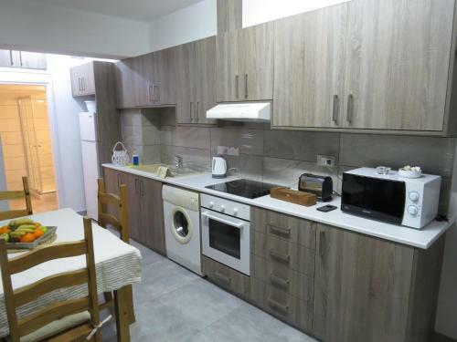 Adonis Apartment