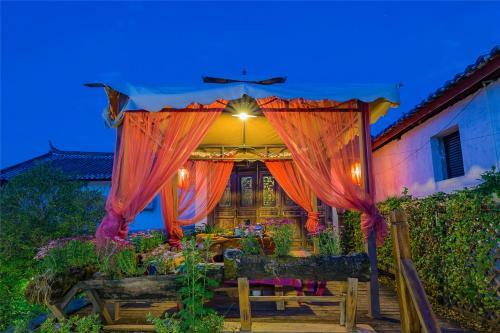 Yi Jing Inn In The World
