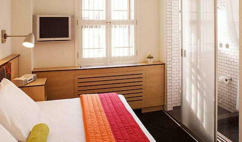 The Pod Hotel 51