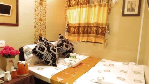 Hostal Paris Guest House (d2, 10/f)