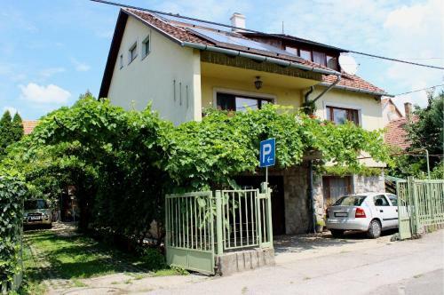 Hostal Erika Vend�gh�z