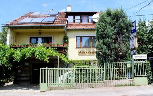 Hostal Erika Vend�gh�z