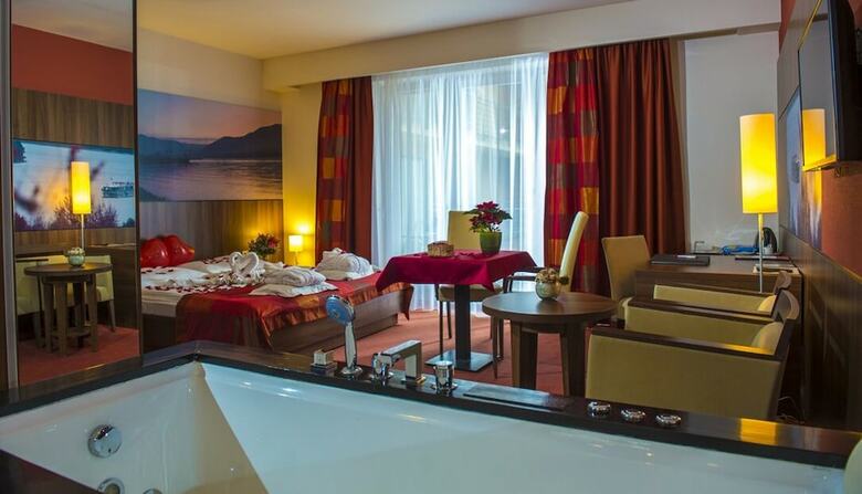 Royal Club Hotel