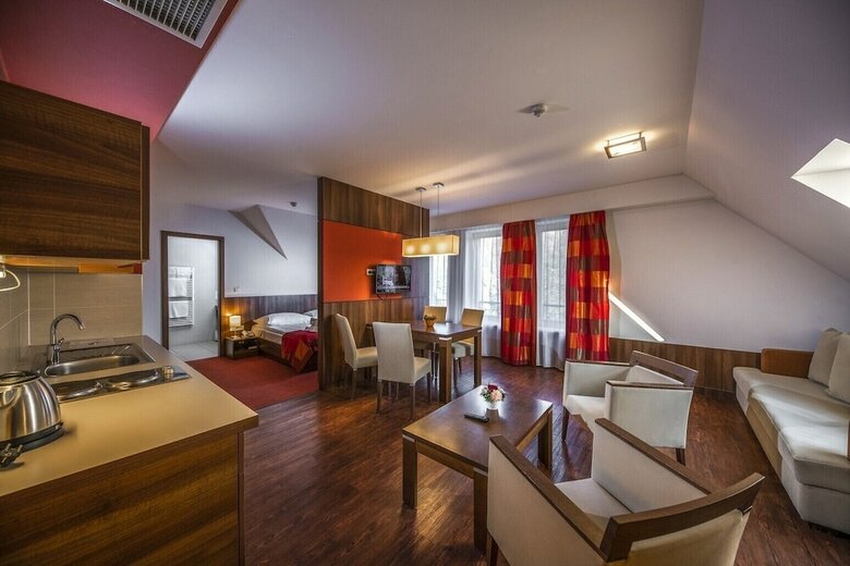 Royal Club Hotel