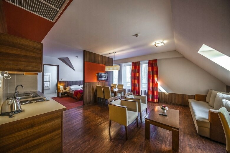 Royal Club Hotel