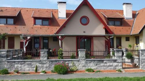 Bor�ka Apartman Lenti