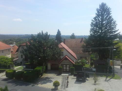 Friends Villa Apartments