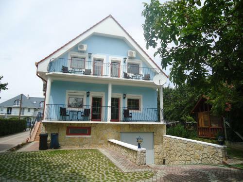 Hostal K�k Lag�na Vend�gh�z