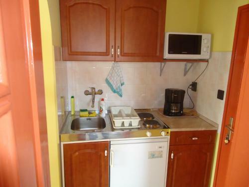 Hostal K�k Lag�na Vend�gh�z