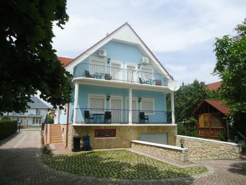 Hostal K�k Lag�na Vend�gh�z