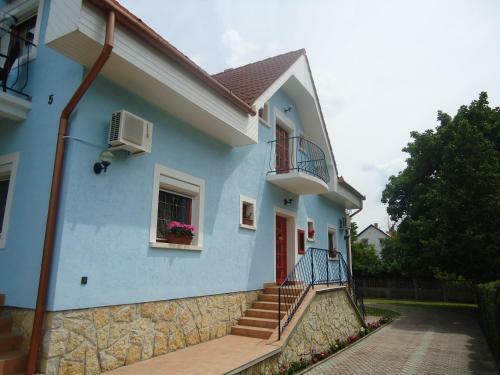 Hostal K�k Lag�na Vend�gh�z