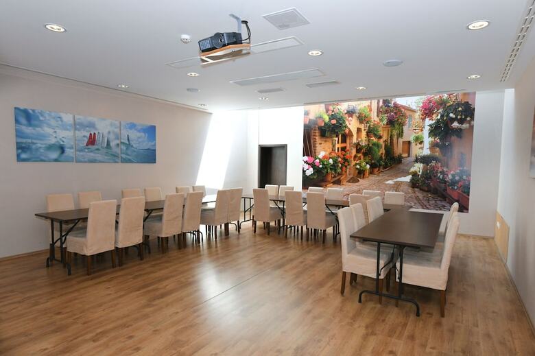 Ez�sthid Hotel