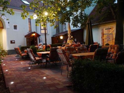 Tin�di Hotel �s �tterem