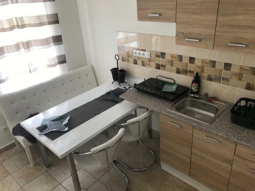 Corner Apartman 1