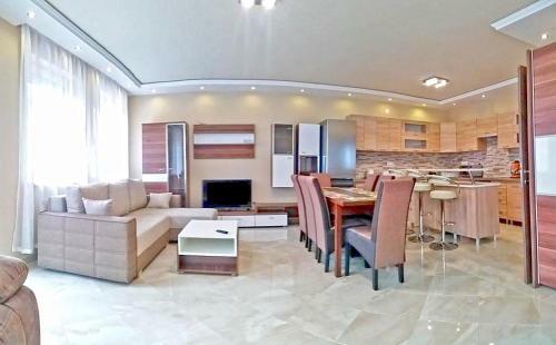 Central-aqua Apartman