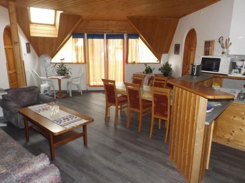 Hostal H�v�zi Fecskef�szek