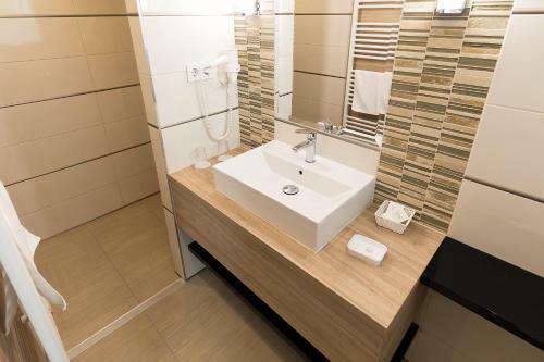 Hotel Zena Beauty & Shopping Center