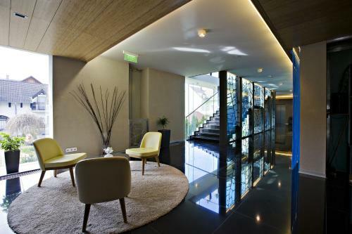Hotel Zena Beauty & Shopping Center