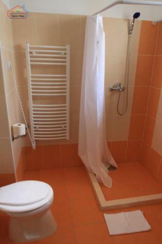 Sz�n-h�z Apartman