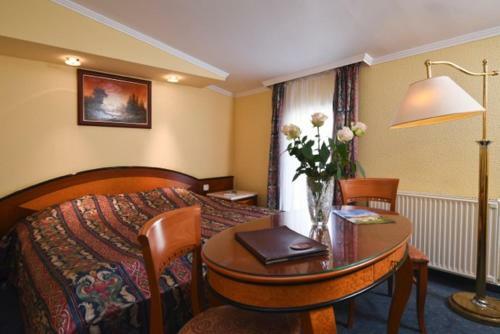Hostal Offi Haz Hotel