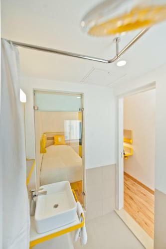 Hotel Bloomrooms @ Indiranagar