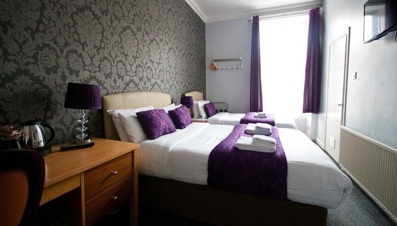 Hostal Clifden House