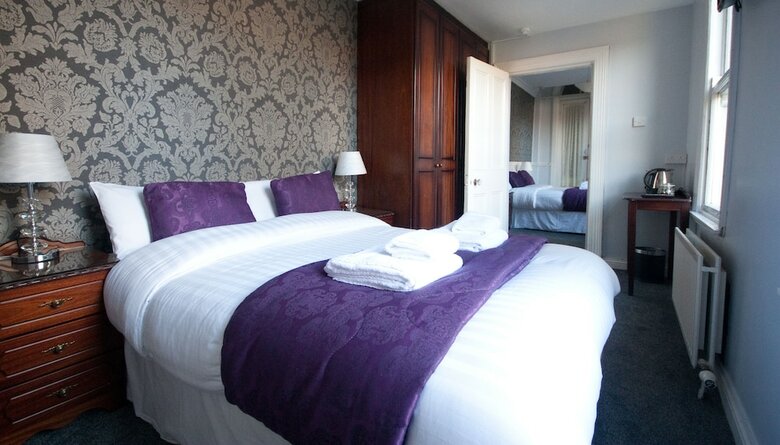 Hostal Clifden House