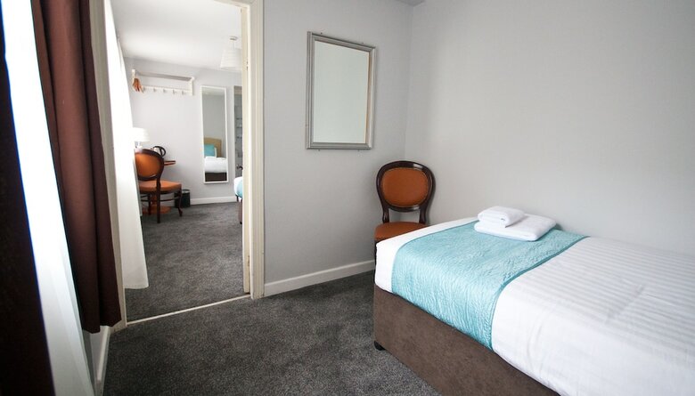 Hostal Clifden House