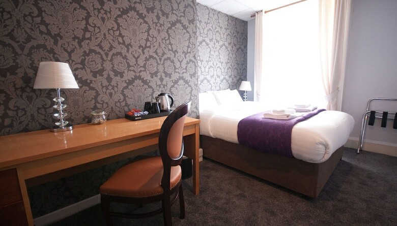 Hostal Clifden House
