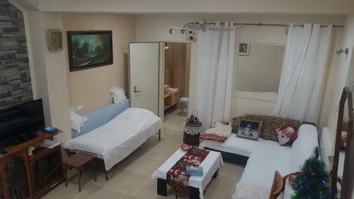 Zohar's Apartment