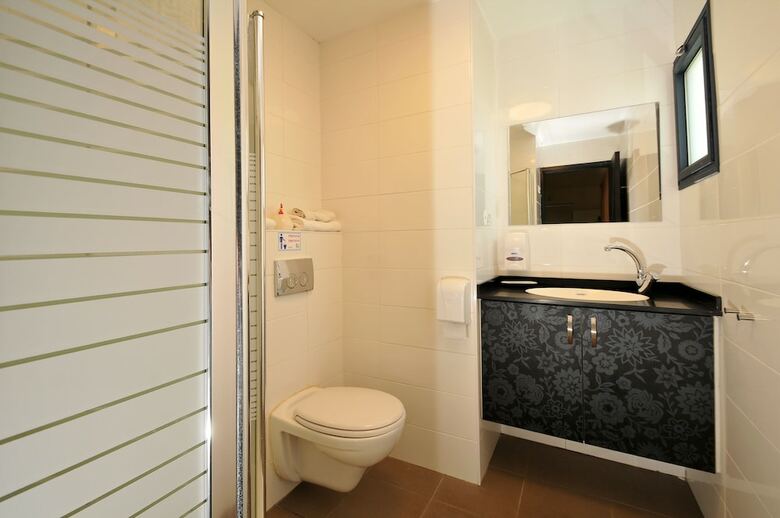 Hotel Kinneret Village