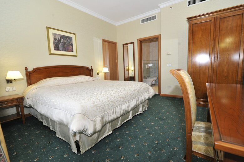 Hotel Holiday Inn Skopje