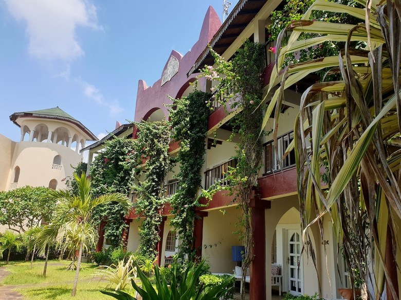 Hotel Lily Palm Resort