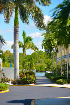 Hotel Barefoot Beach Resort